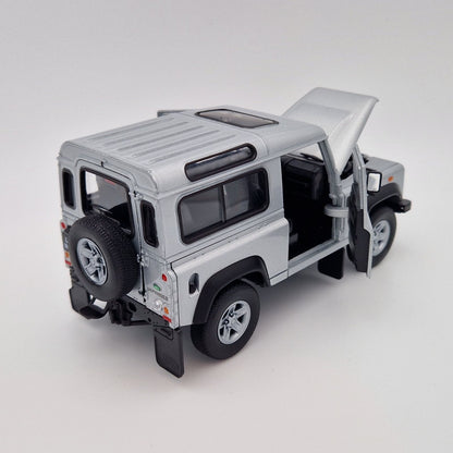 Land Rover Defender 90 in Silver