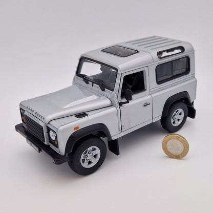 Land Rover Defender 90 in Silver