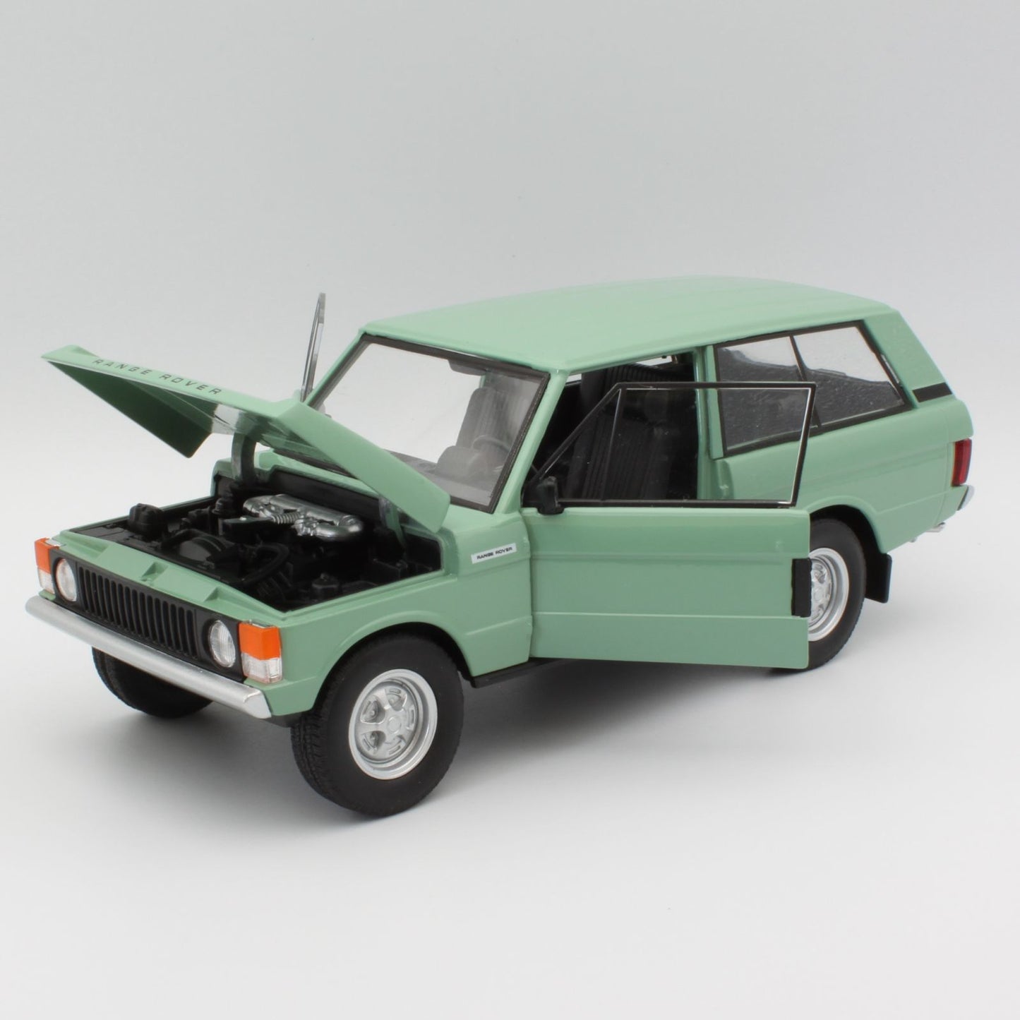 Land Rover Range Rover (Mk1 1970) in green