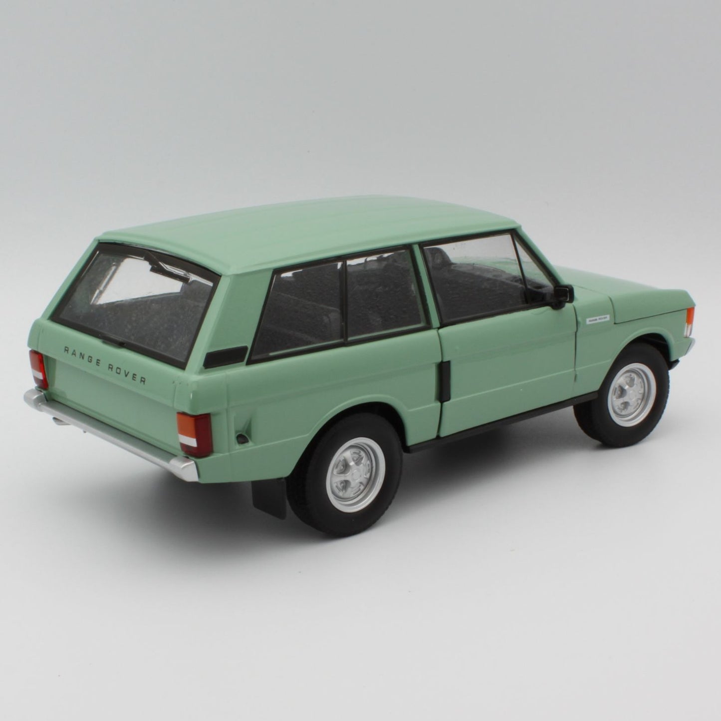 Land Rover Range Rover (Mk1 1970) in green