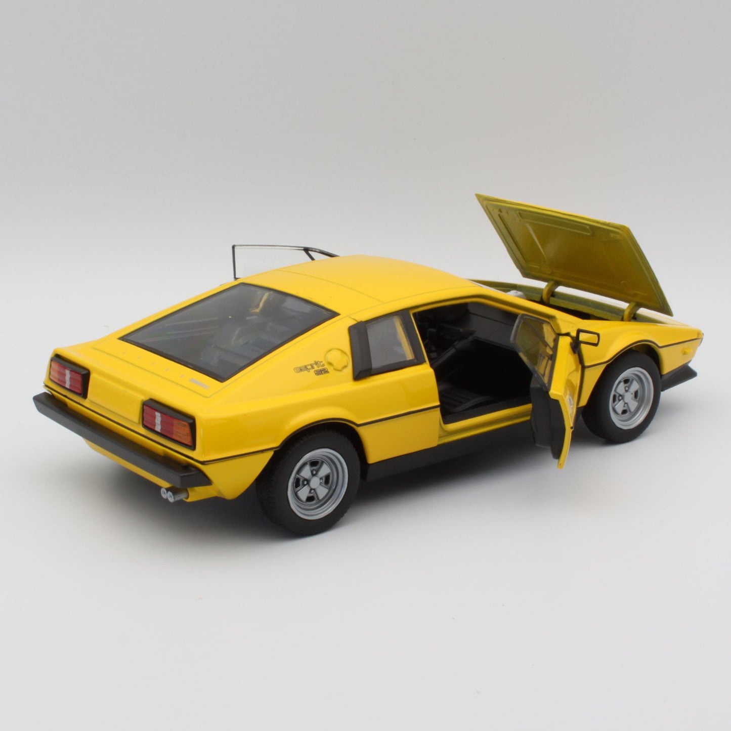 Lotus Esprit (Type 79) in yellow