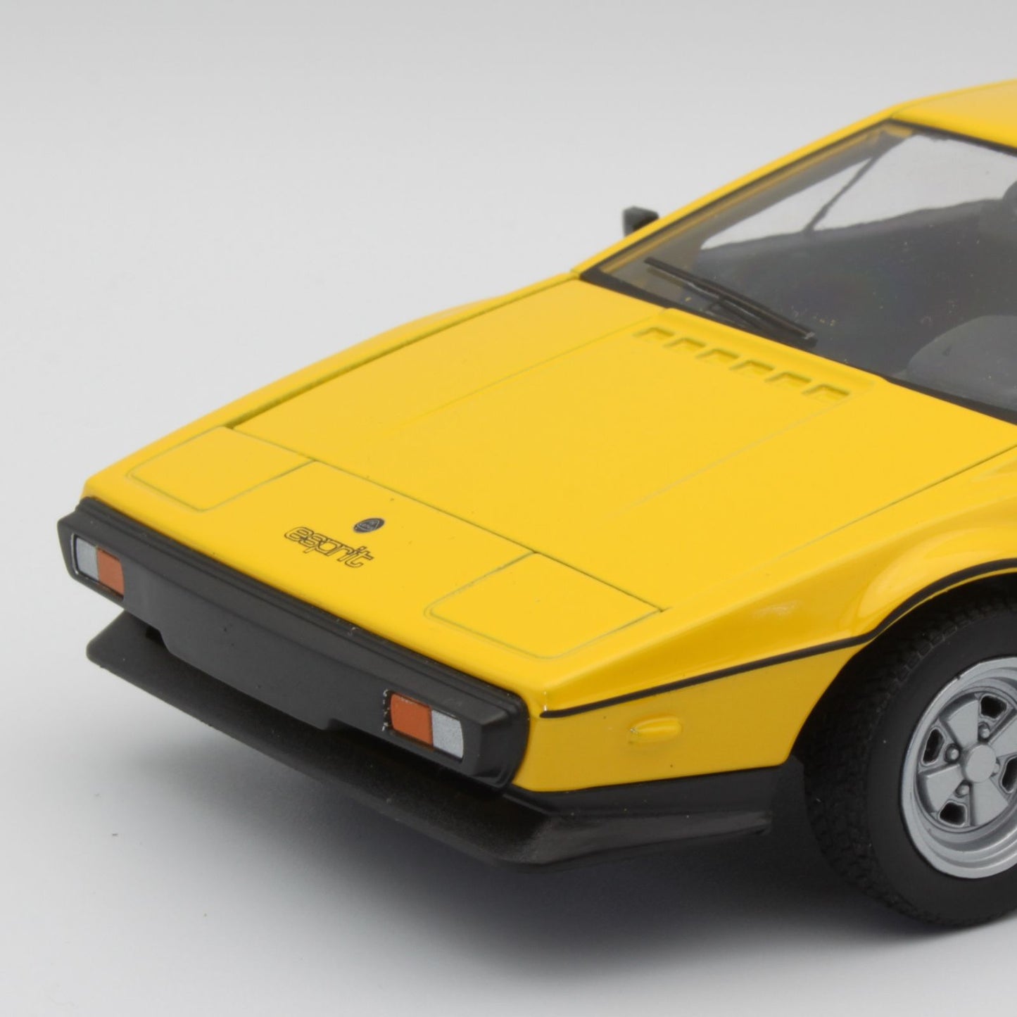 Lotus Esprit (Type 79) in yellow