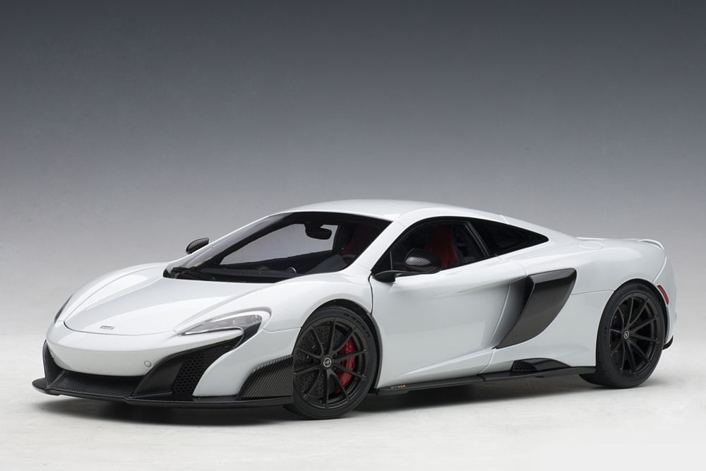 McLaren 675 LT (2016) in Silica White