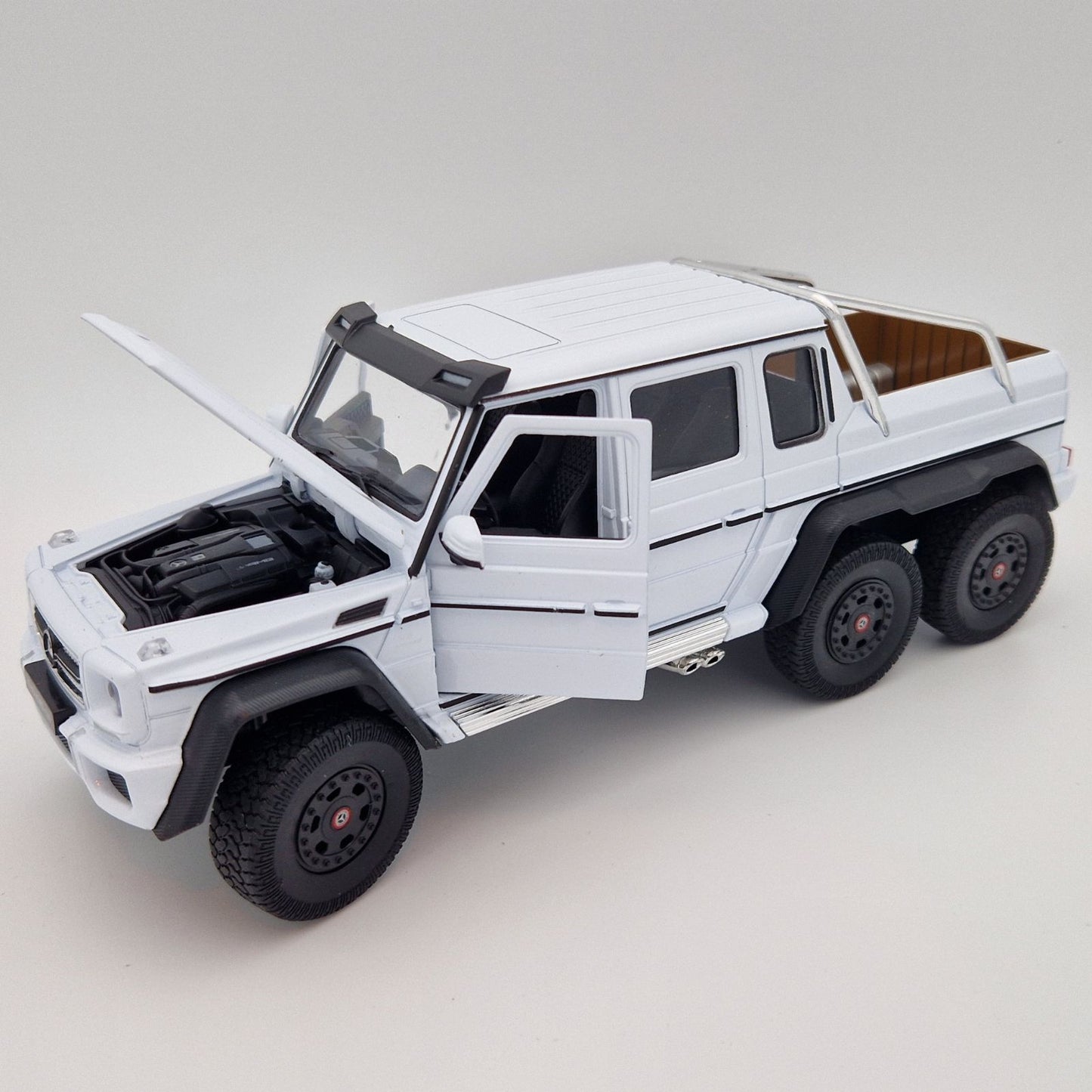 Mercedes Benz G63 AMG 6x6 in White