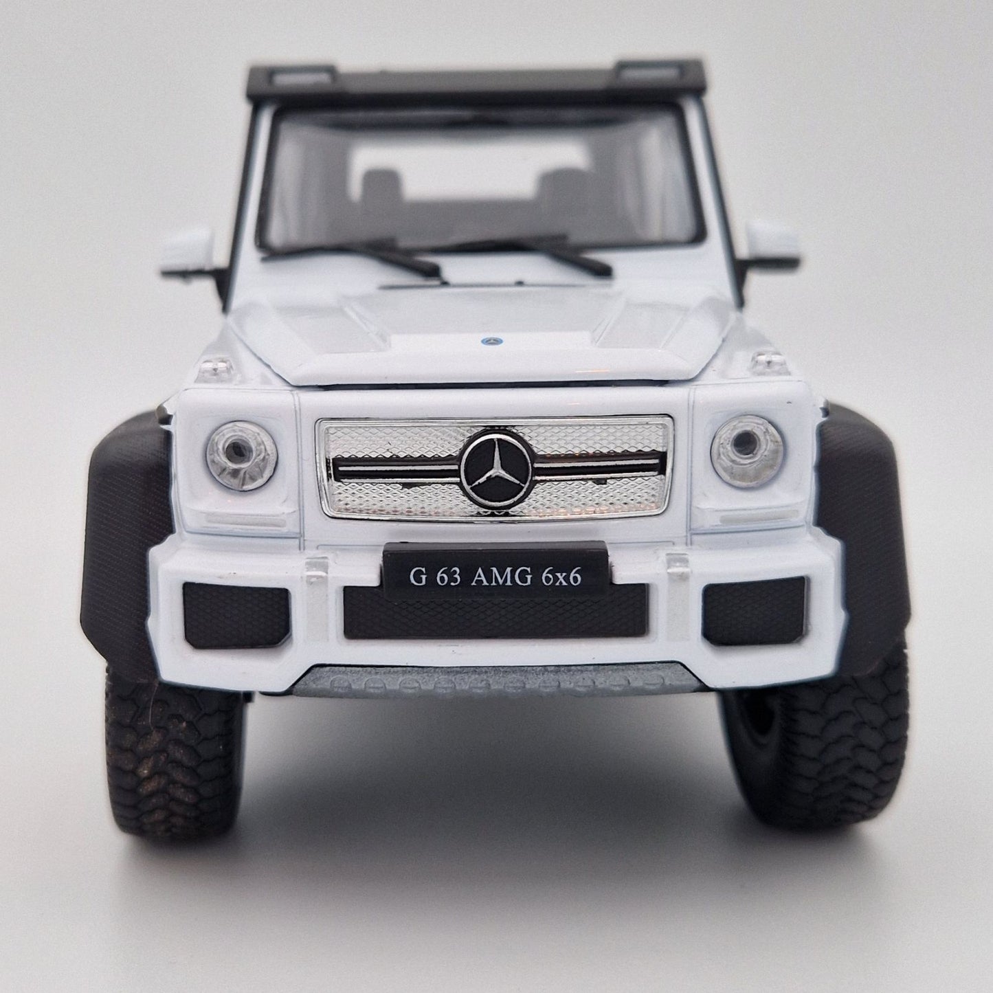 Mercedes Benz G63 AMG 6x6 in White
