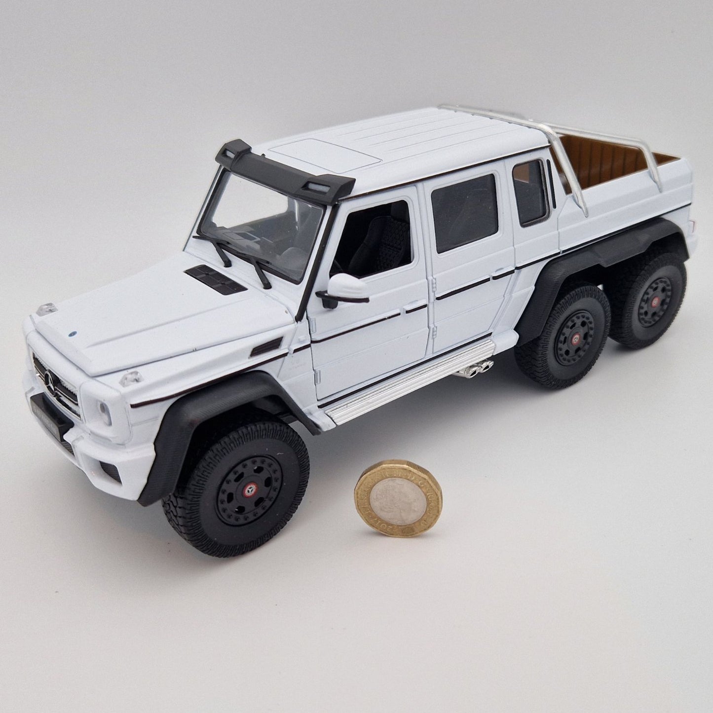 Mercedes Benz G63 AMG 6x6 in White