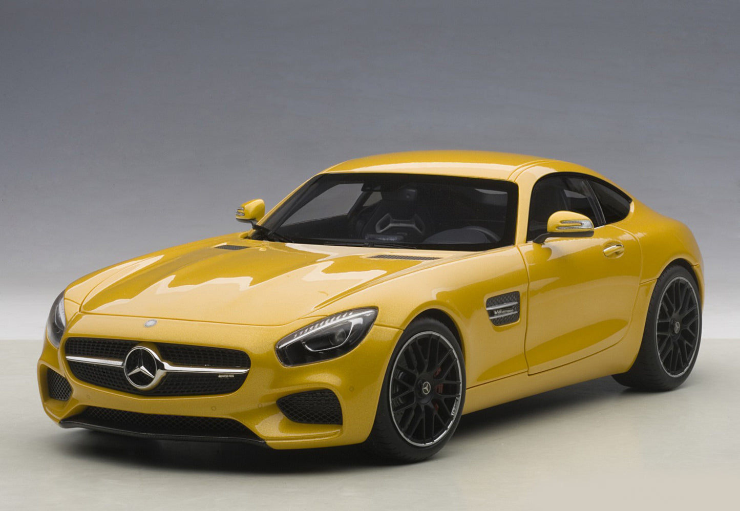 Mercedes Benz GT-S AMG (2015) in Solarbeam Yellow