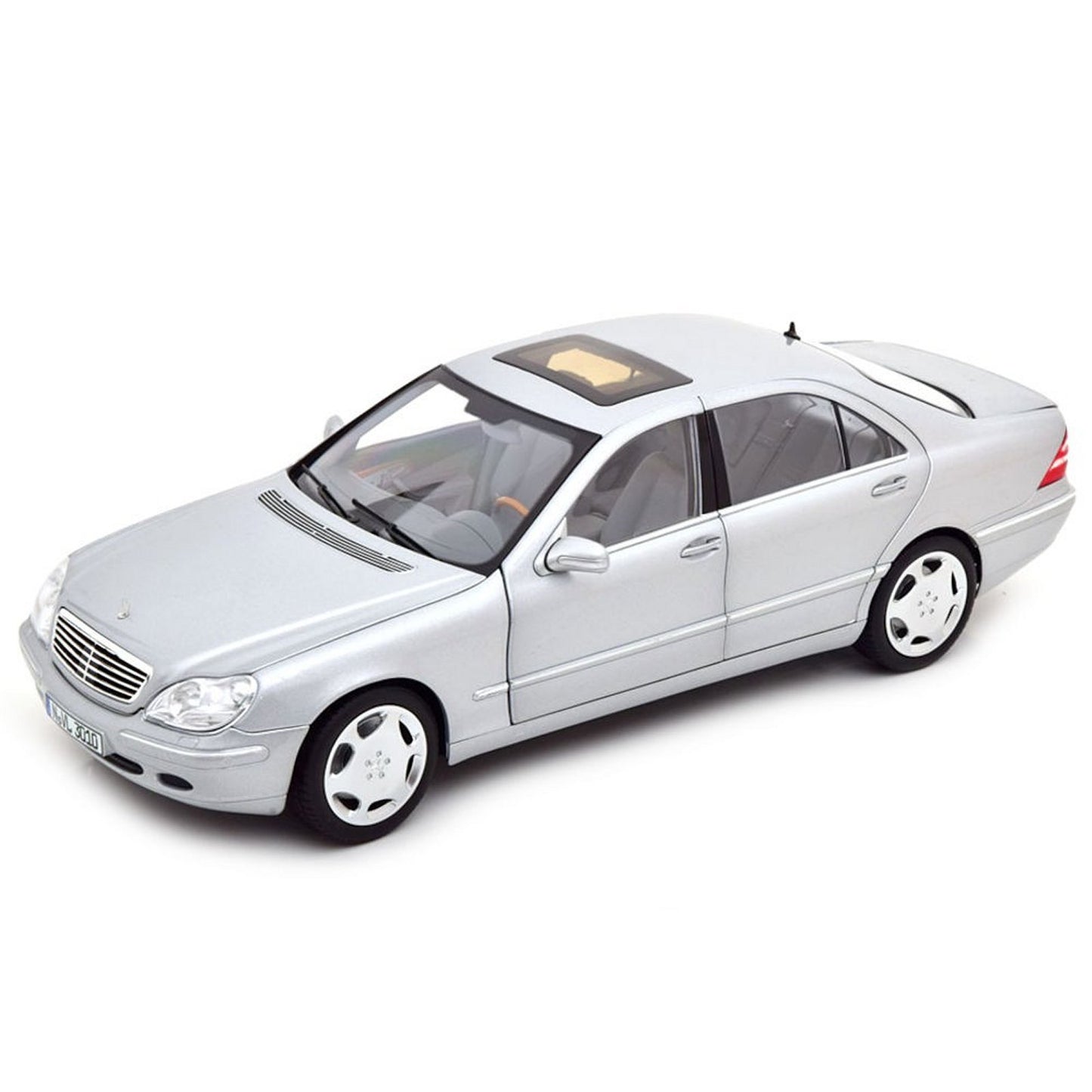 Mercedes Benz S600 (1998) in Silver
