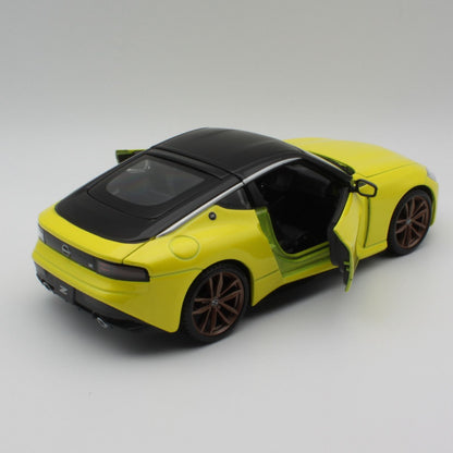 Nissan 400 Z (2023) in Yellow