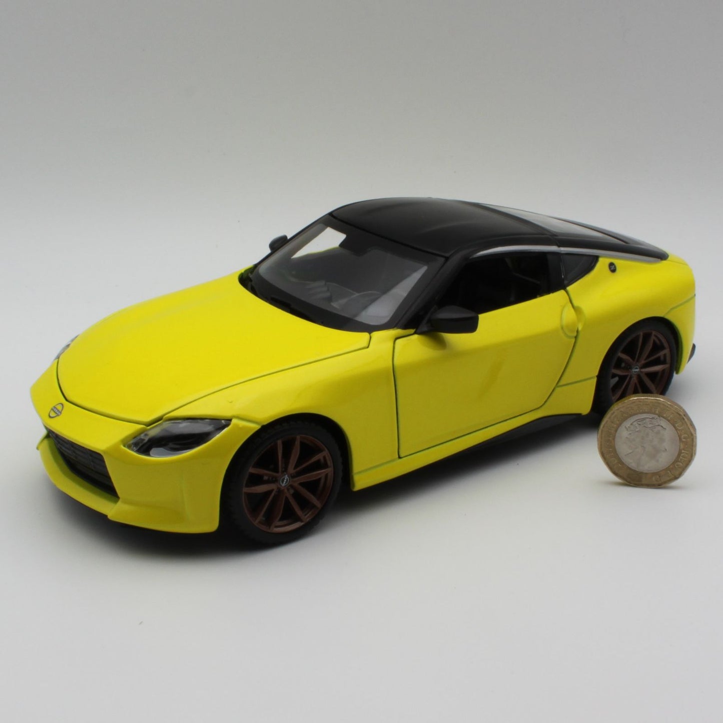 Nissan 400 Z (2023) in Yellow