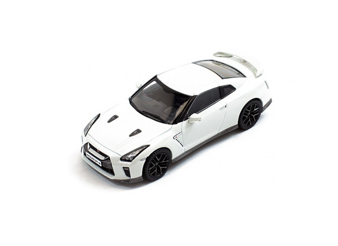 Nissan GT R (2017) in Metallic White