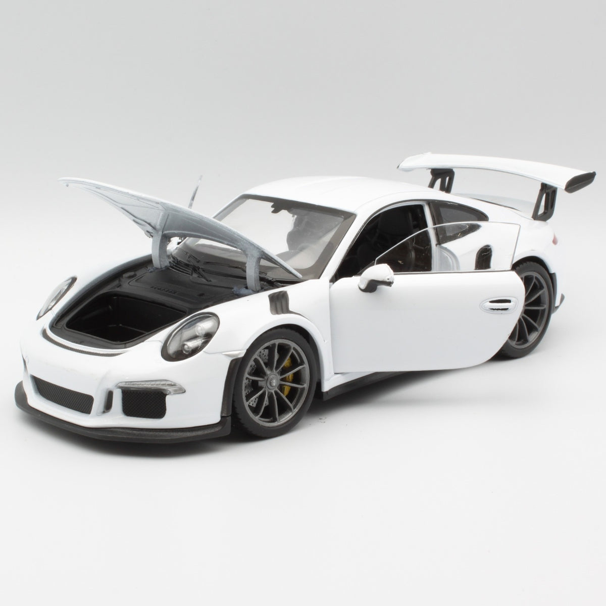 Porsche 911 GT3 RS in white