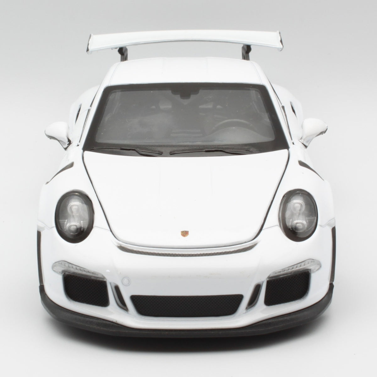 Porsche 911 GT3 RS in white