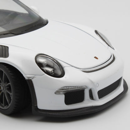 Porsche 911 GT3 RS in white