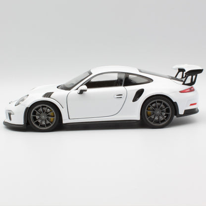 Porsche 911 GT3 RS in white