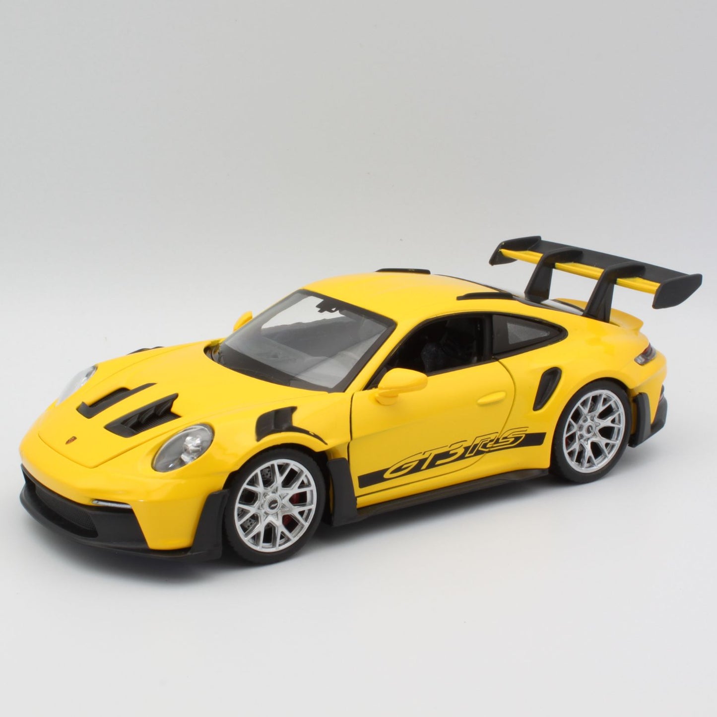 Porsche 911 GT3 RS (Type 992) in yellow