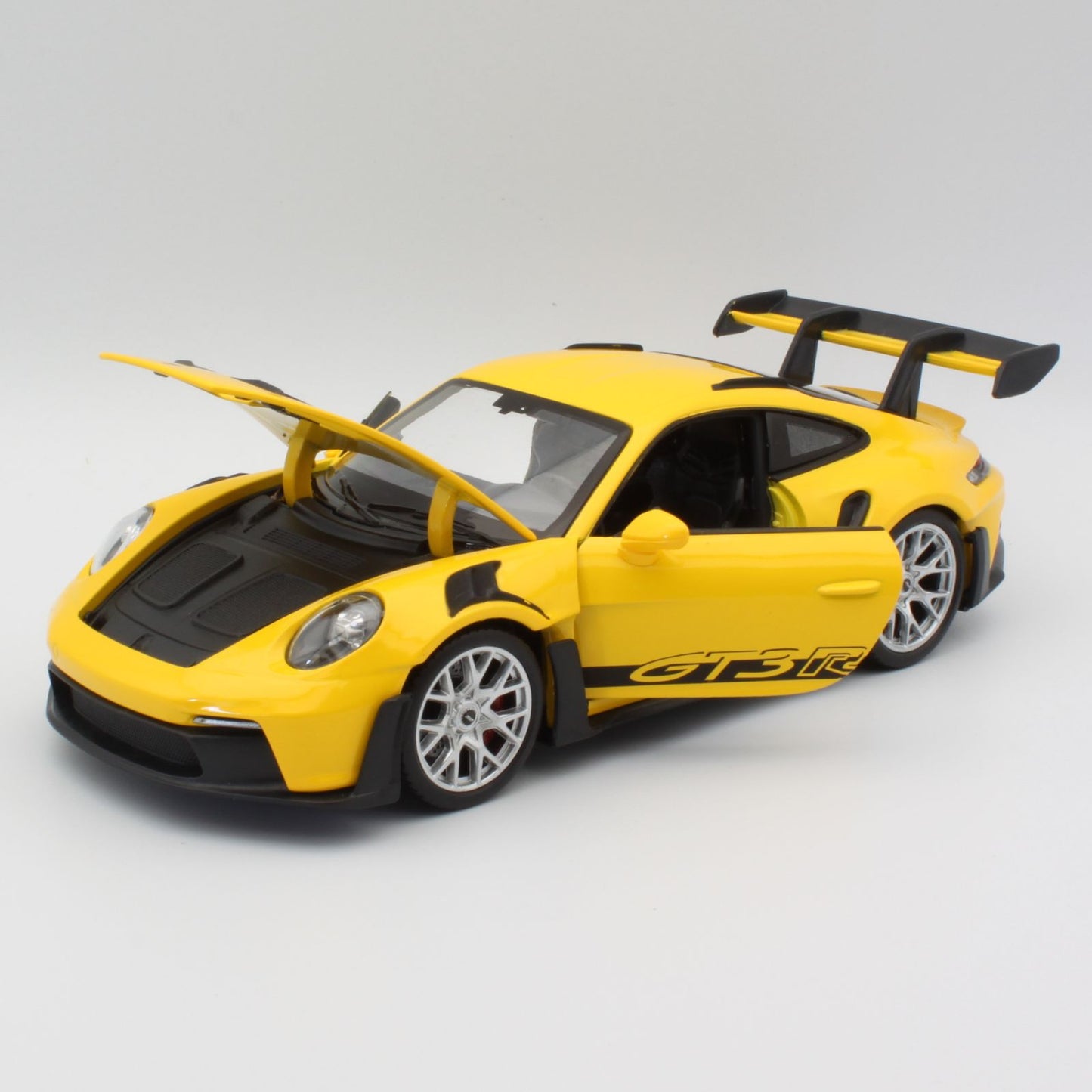 Porsche 911 GT3 RS (Type 992) in yellow