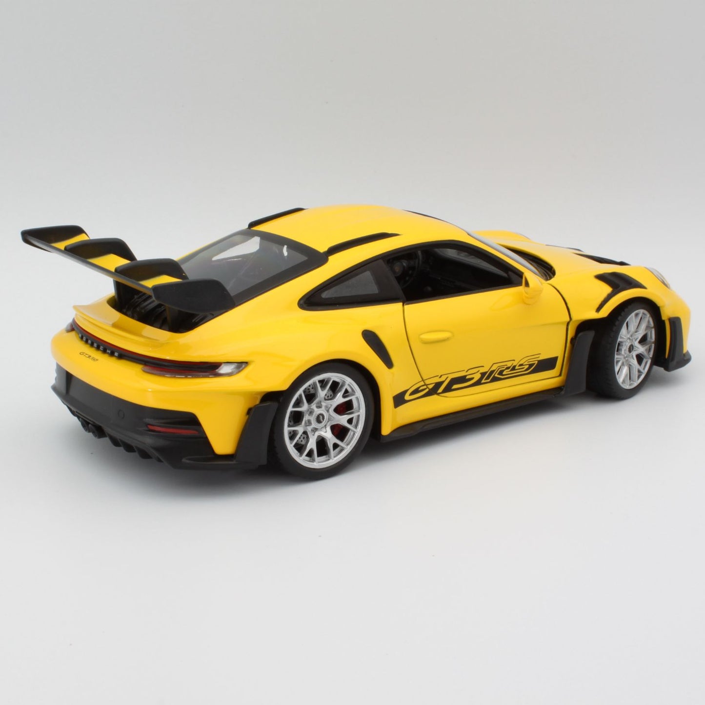 Porsche 911 GT3 RS (Type 992) in yellow