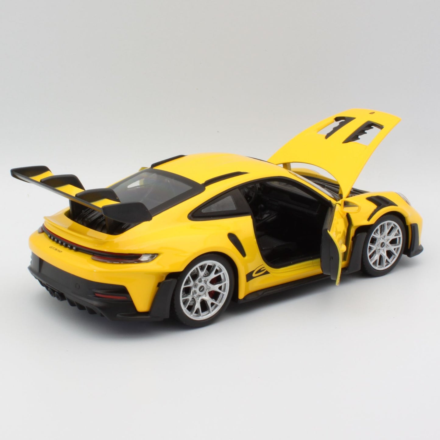 Porsche 911 GT3 RS (Type 992) in yellow