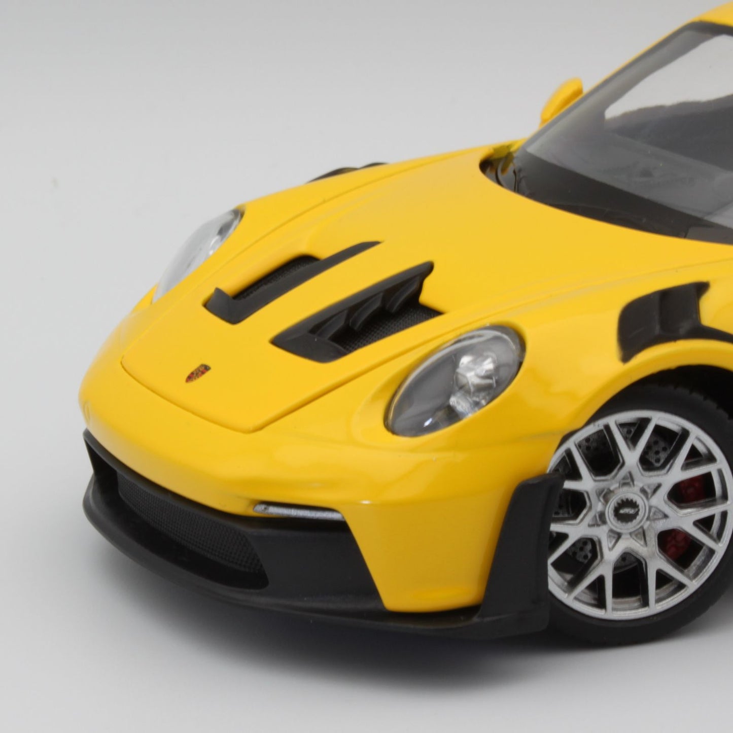 Porsche 911 GT3 RS (Type 992) in yellow