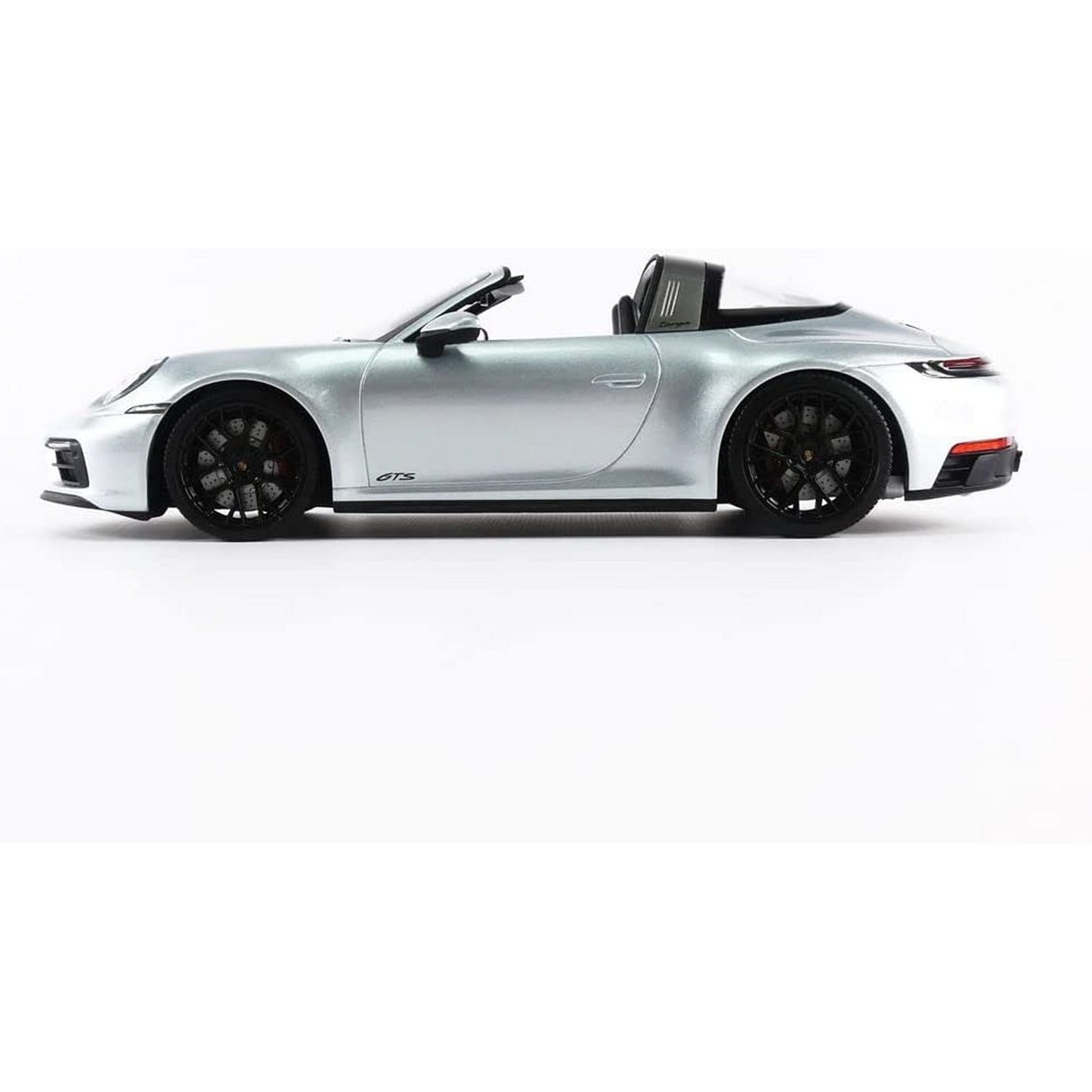 Porsche 911 Targa 4 GTS (992) in Silver