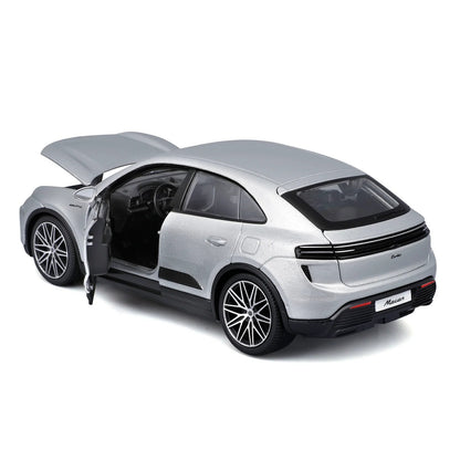 Porsche Macan 4 Electric (2024) in Silver