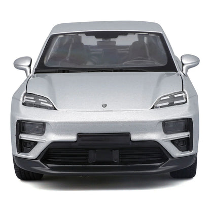 Porsche Macan 4 Electric (2024) in Silver