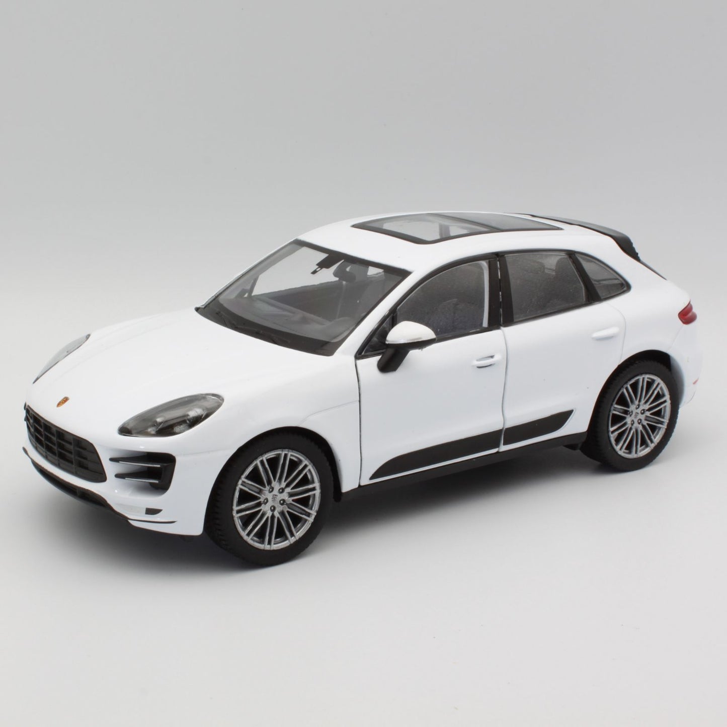 Porsche Mecan Turbo (2014) in white