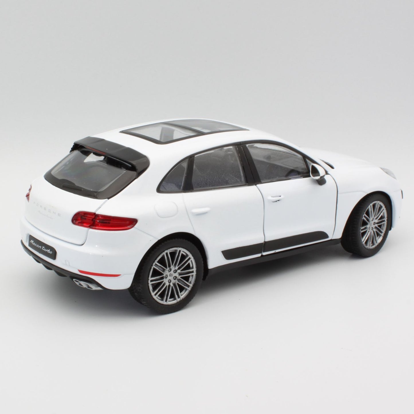Porsche Mecan Turbo (2014) in white
