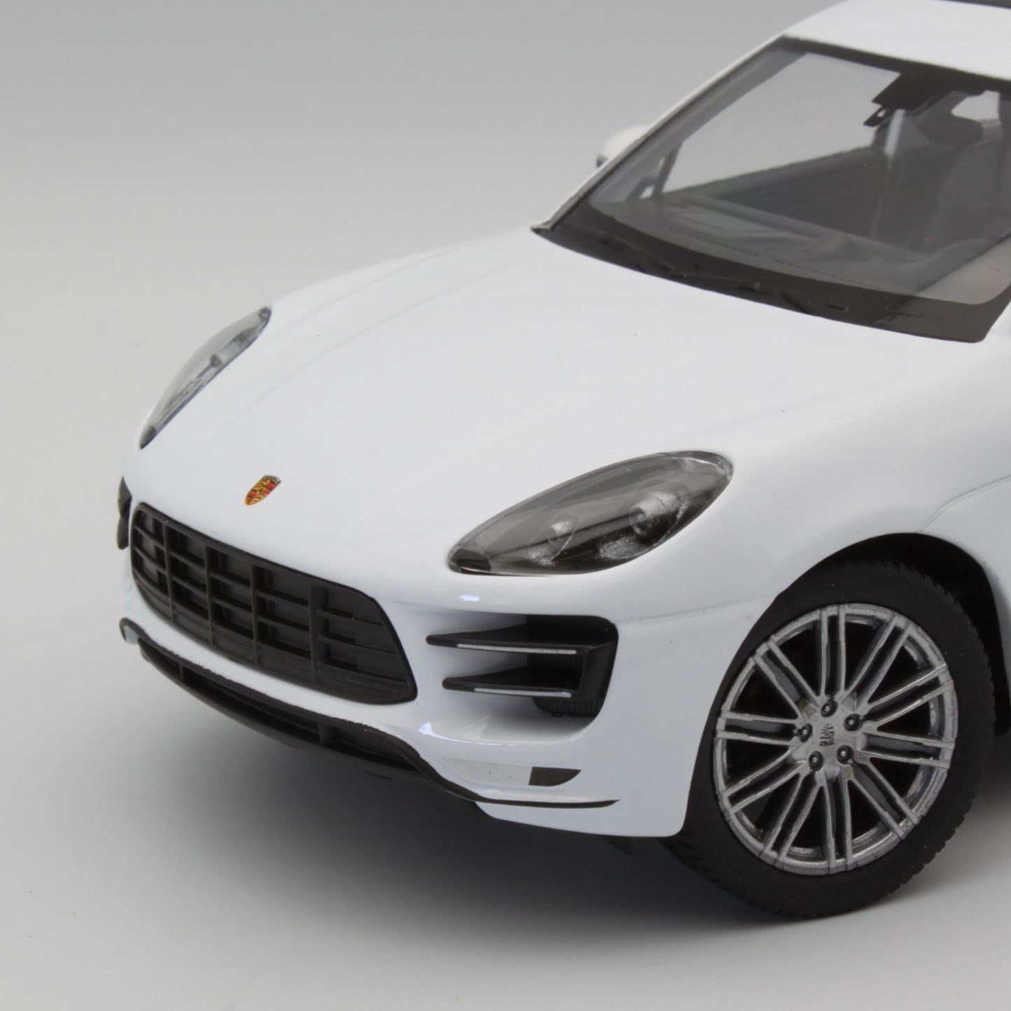 Porsche Mecan Turbo (2014) in white