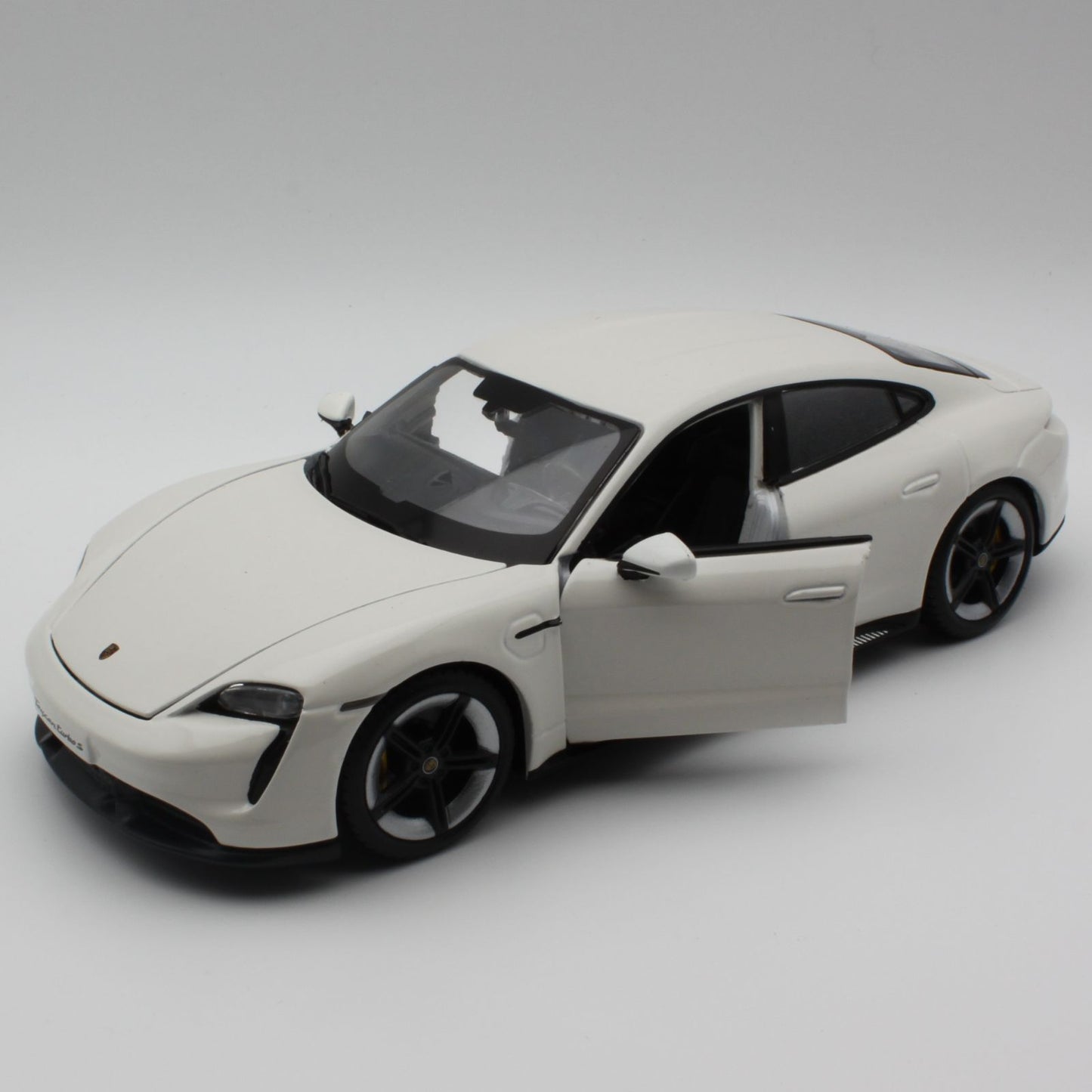 Porsche Taycan Turbo S in White