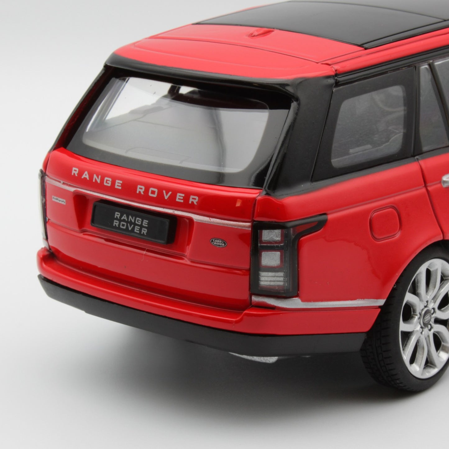 Range Rover Vogue in Red