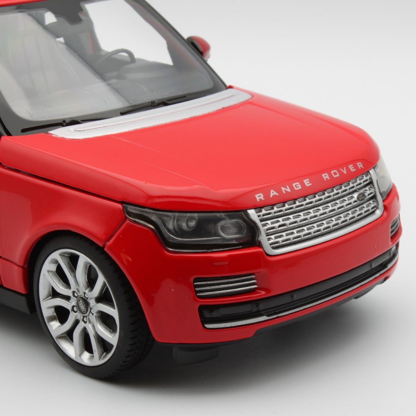 Range Rover Vogue in Red