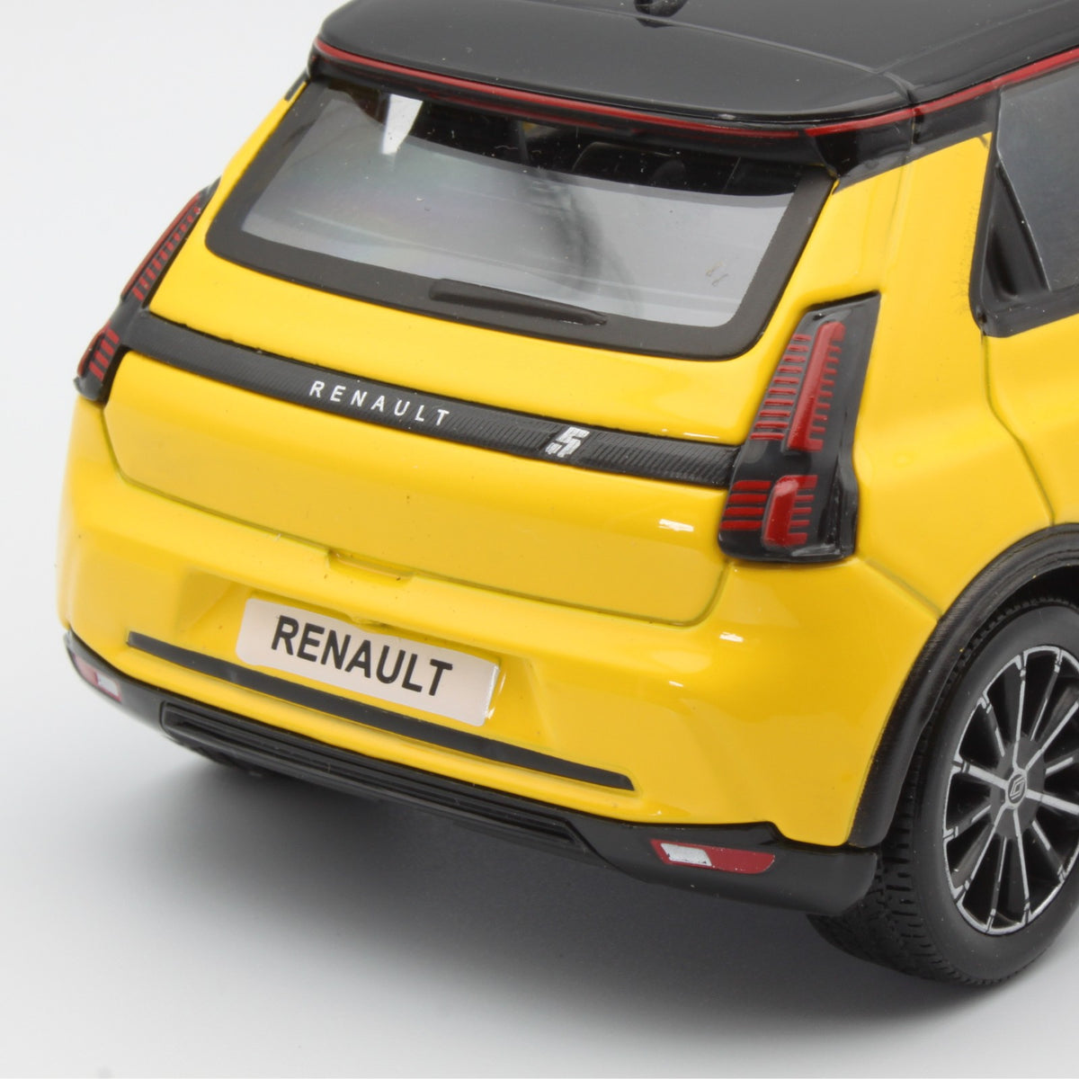 Renault 5 E-Tech (2026) in Yellow