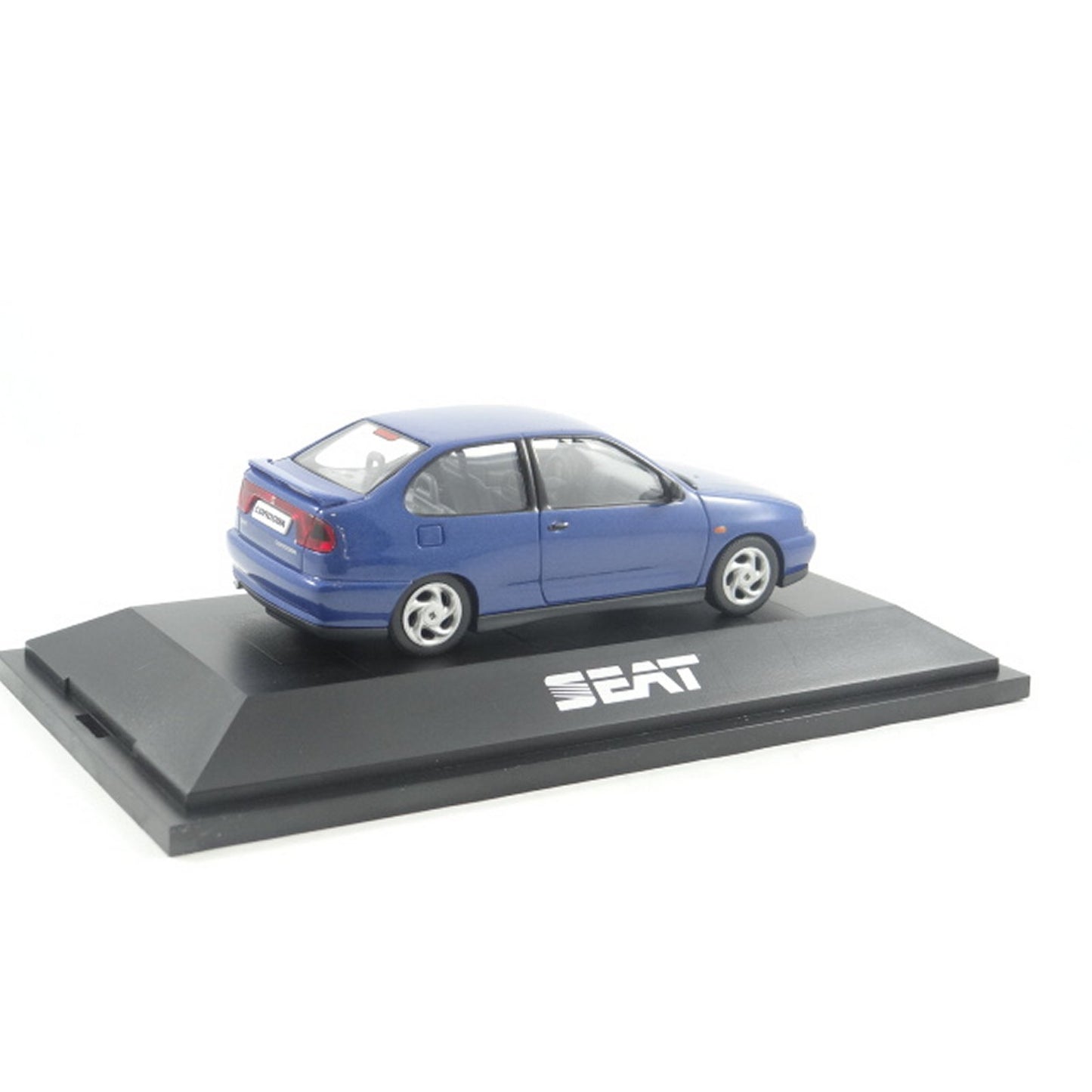 Seat Cordoba (Seat Dealer Packaging) in Blue