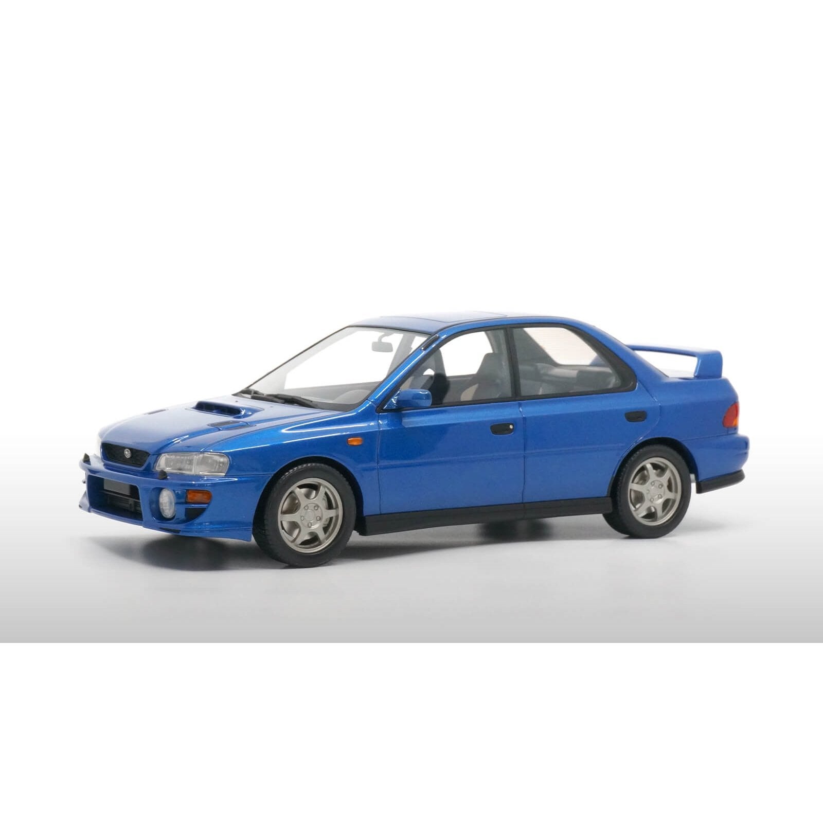 Subaru Impreza GT Turbo 2000 in Blue | DNA Collectibles
