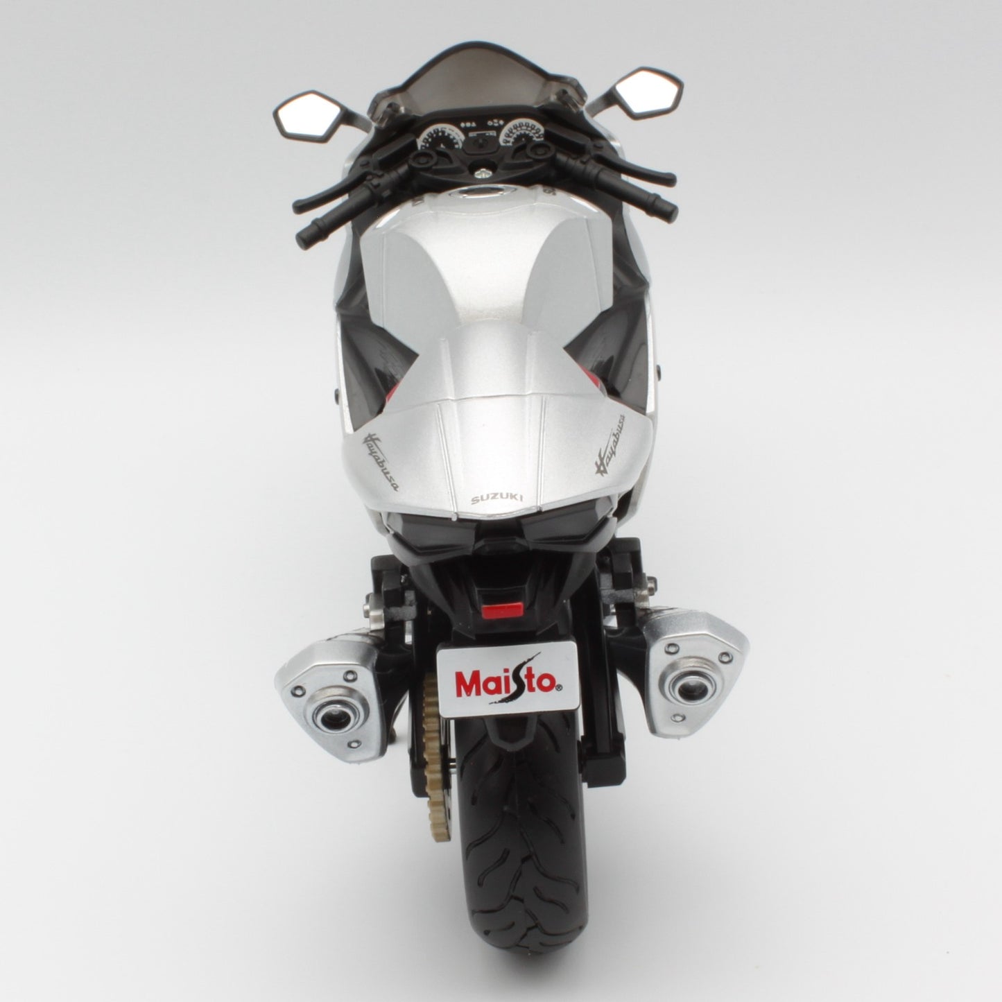 Suzuki GSX1300R Hayabusa in Silver