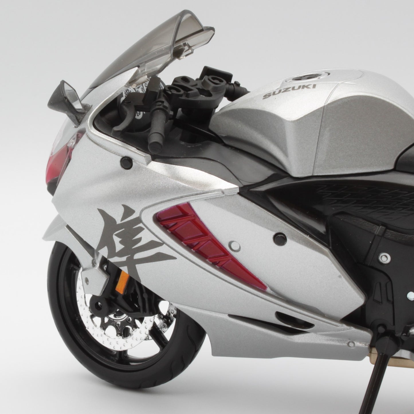 Suzuki GSX1300R Hayabusa in Silver