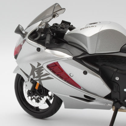 Suzuki GSX1300R Hayabusa in Silver