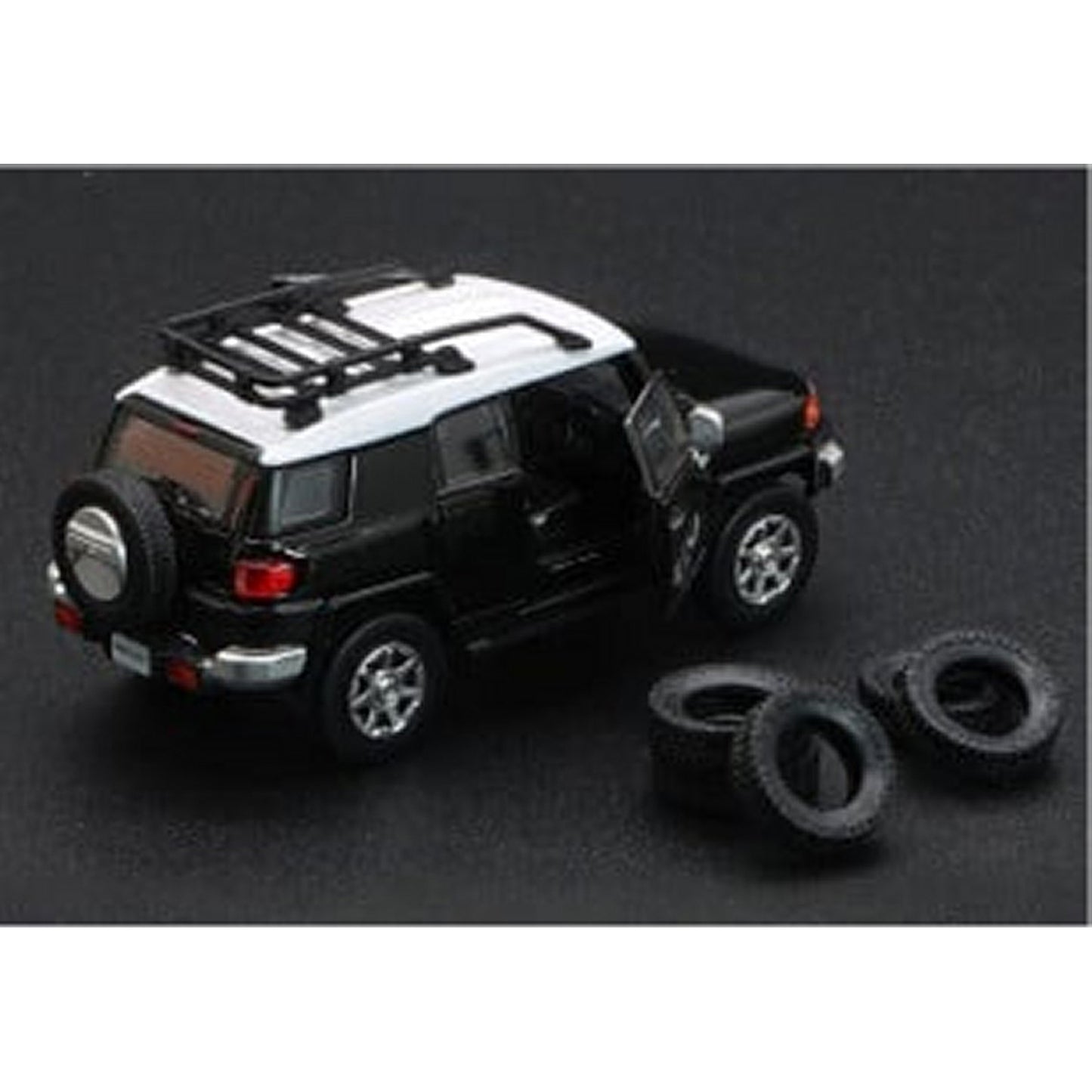 Toyota FJ Cruiser (RHD 2015) in Black/White