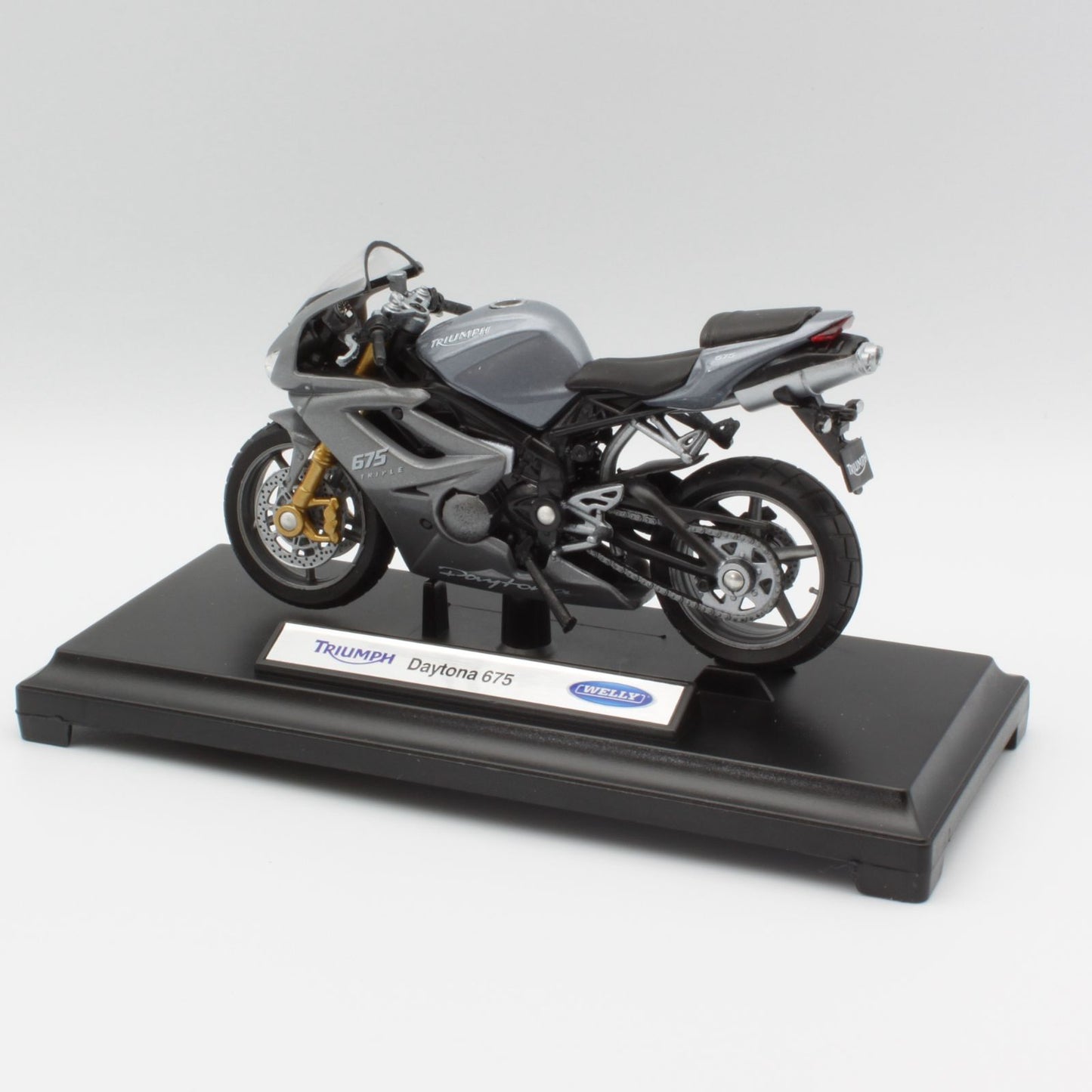 Triumph Daytona (675) in grey