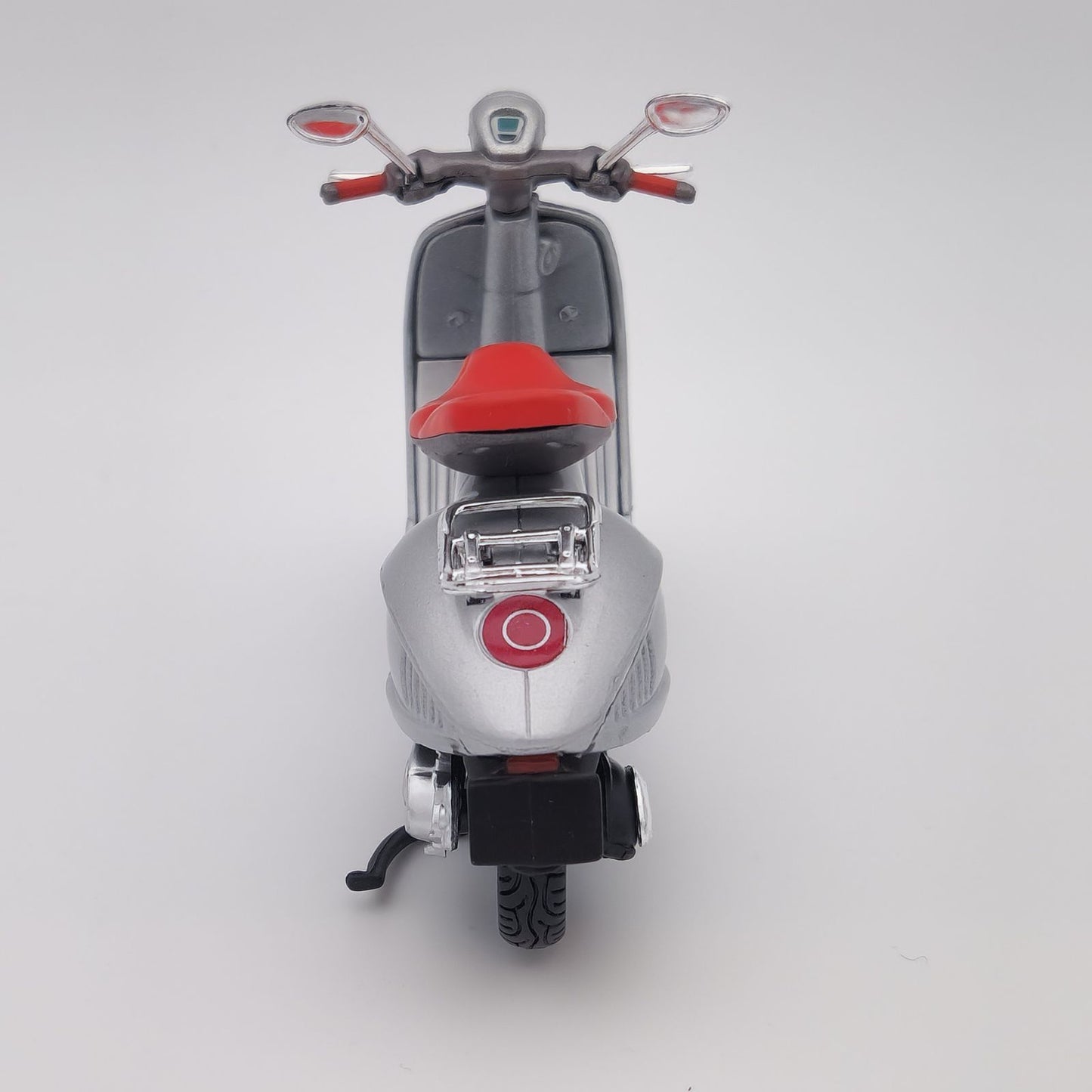Vespa 946 Bellissima (2014) in Grey