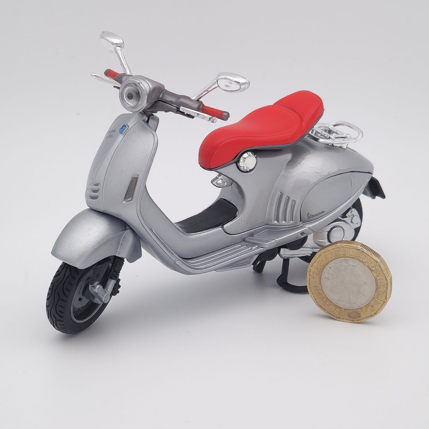 Vespa 946 Bellissima (2014) in Grey
