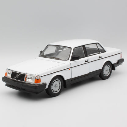 Volvo 240 GL in white