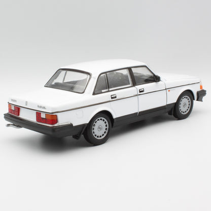 Volvo 240 GL in white
