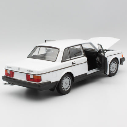 Volvo 240 GL in white