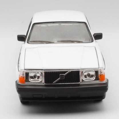 Volvo 240 GL in white
