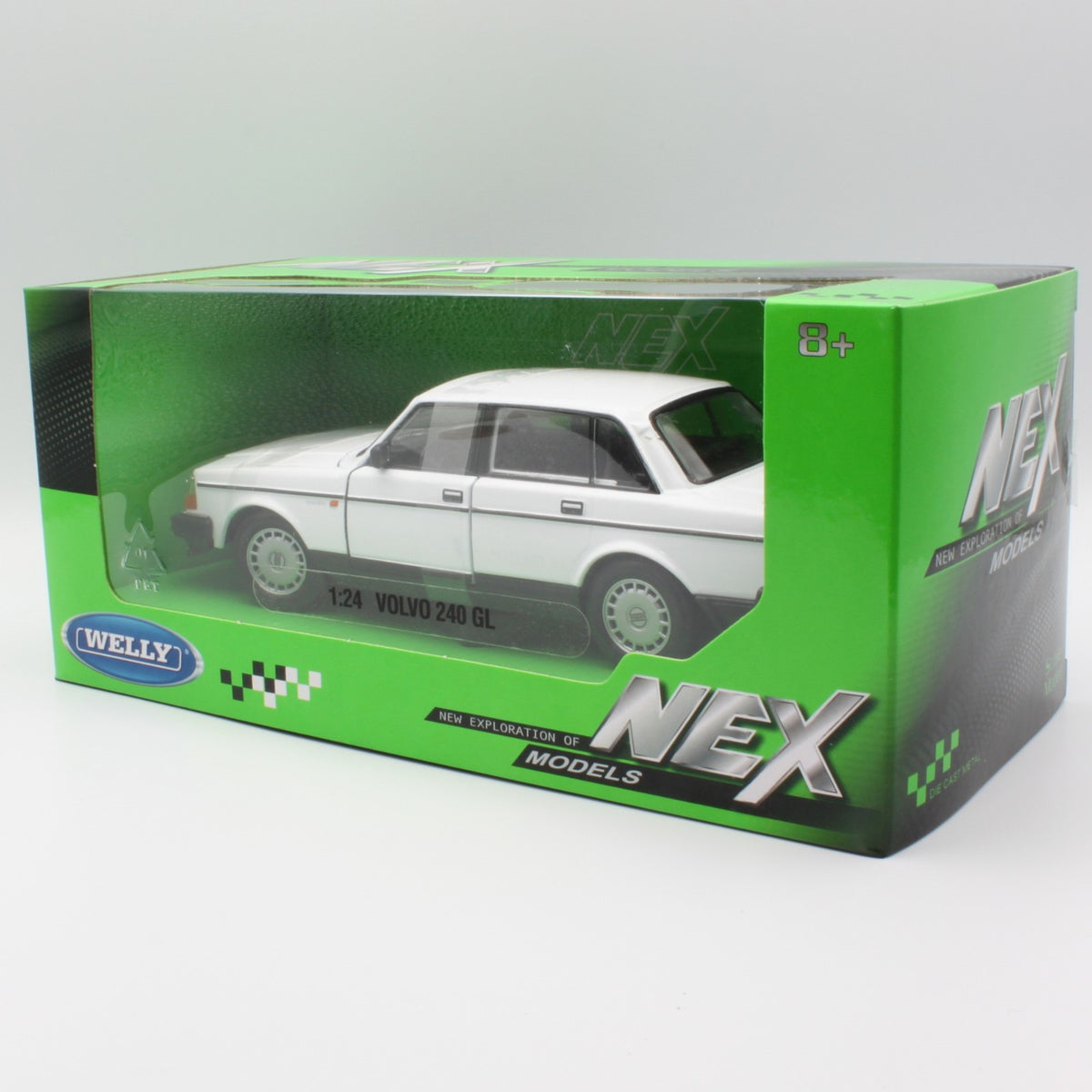 Volvo 240 GL in white