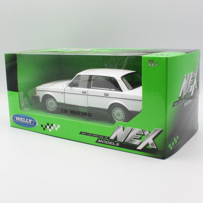 Volvo 240 GL in white