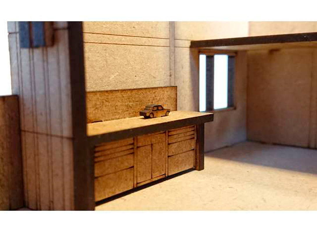 Workshop (43 Piece Diorama Kit)